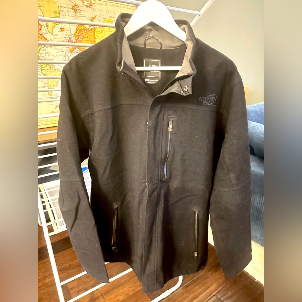 Men’s XL North Face jacket.